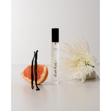 Załaduj obraz do przeglądarki galerii, AURA Perfume Travel Spray
