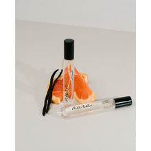 Załaduj obraz do przeglądarki galerii, AURA Perfume Travel Spray
